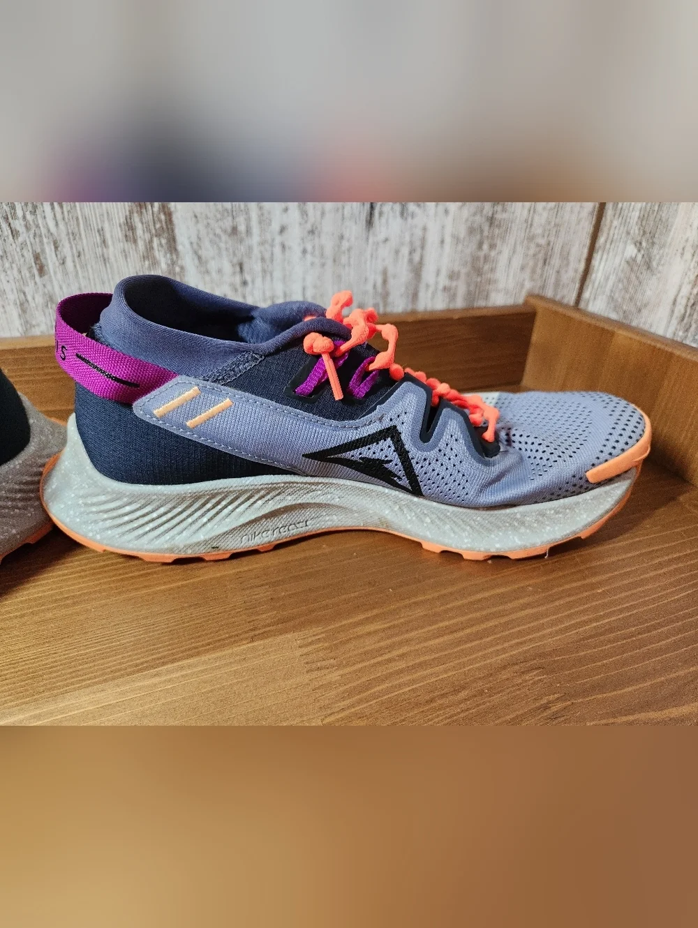 Nike Trail Women’s 9.5 Air Pegasus Running Shoes Gray Orange Caterpy Laces Nice!